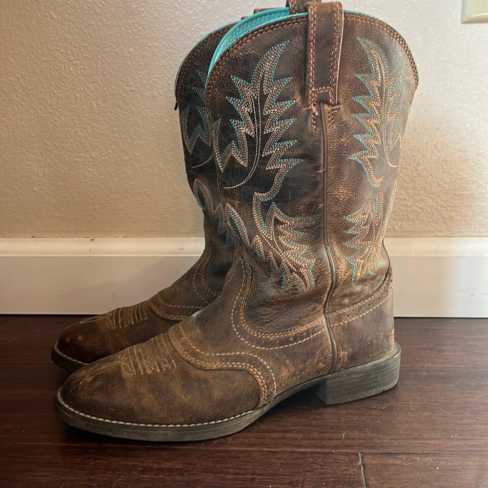 Ariat women’s cowgirl boots size 8